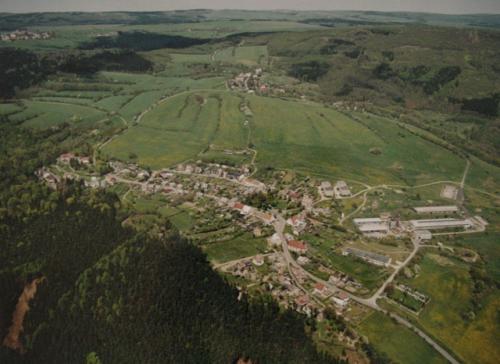 Letecký pohled na&nbsp;obec Místo